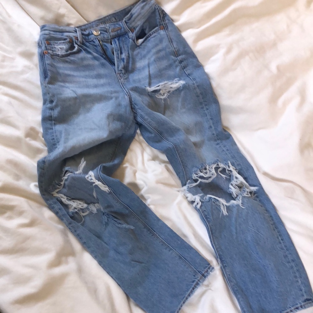 American Eagle mom Jean